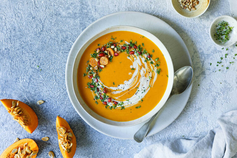 Vegane Hokkaido Kürbissuppe ohne Kokosmilch mit Curry und Kartoffeln ...