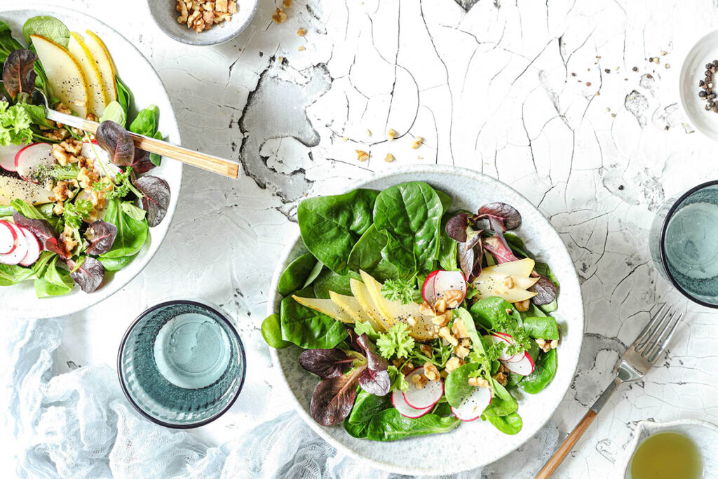 Winterlicher Birnensalat mit karamellisierten Birnen und Walnüssen