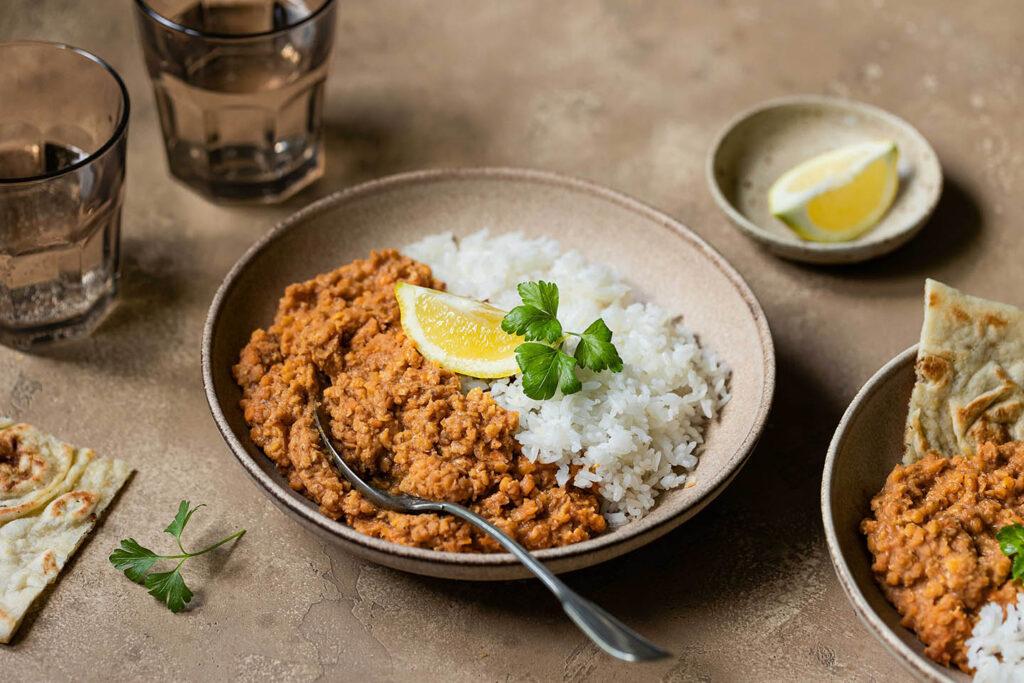 Veganes Linsen Dal mit Kokosmilch und Tomaten